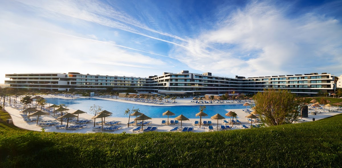 Alvor Baía Resort Hotel — Portimão, Portugal · Aisle